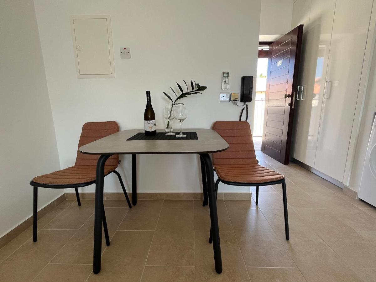 Papho'S Mare Apts Paphos Ngoại thất bức ảnh